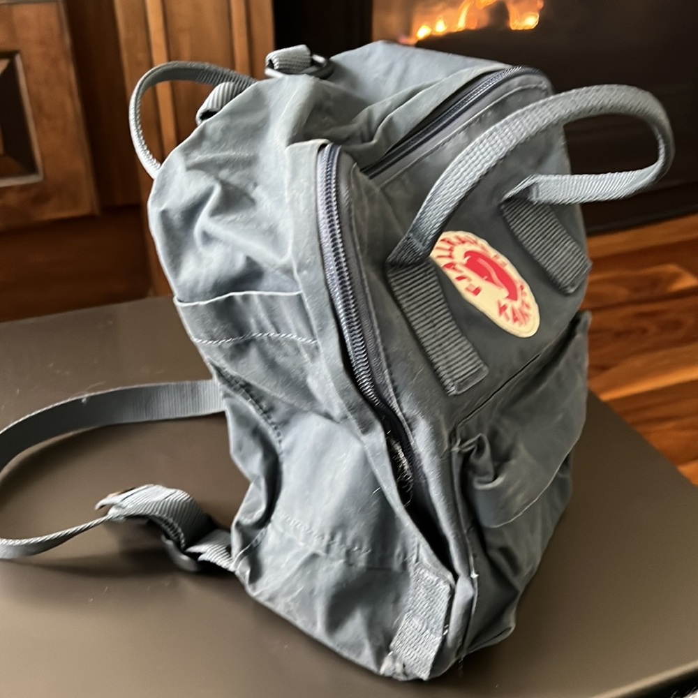 FJALLRAVEN KANKEN blue backpack. Excellent condition.
